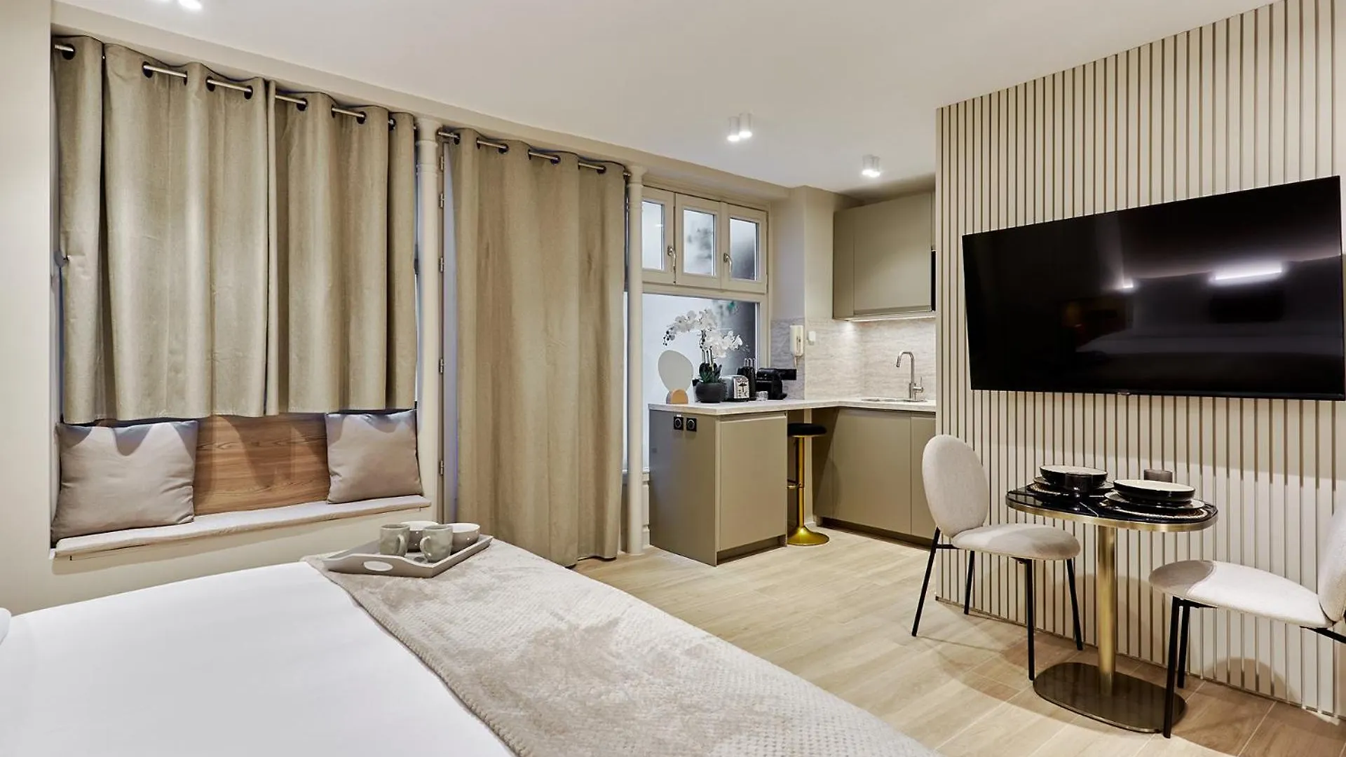 Center Of By Prestige * Paris